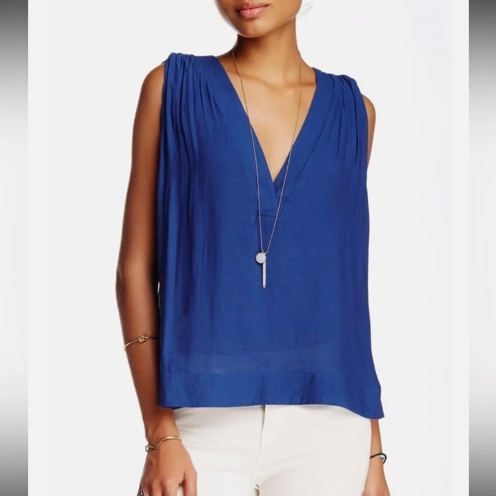 FREE PEOPLE DARCY V-NECK HI-LOW SLEEVELESS TOP BLUE COBALT Size Small